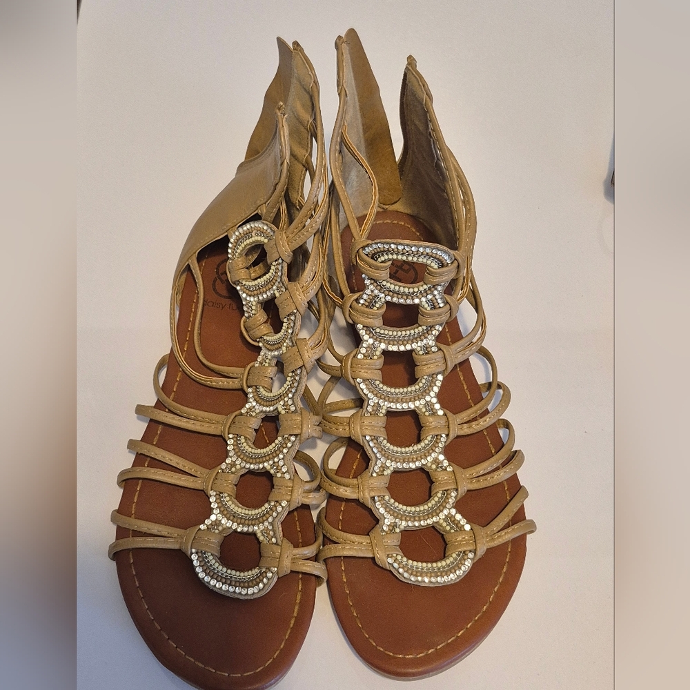 Elegant Women's Sandals Collection - Picture 2 of 6